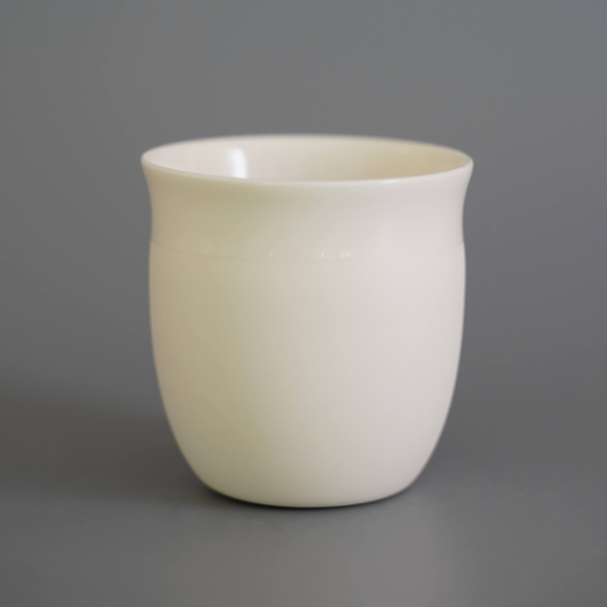 Plain Cup white smooth studio cuze